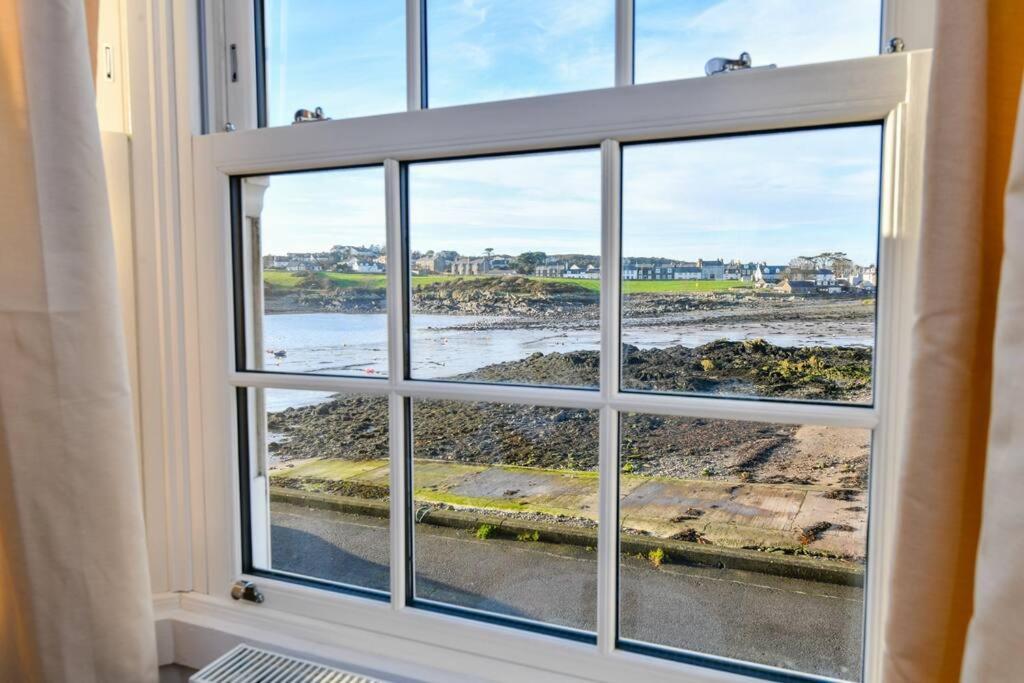 3 Bedroom Townhouse Right On The Harbour Isle of Whithorn Exterior photo