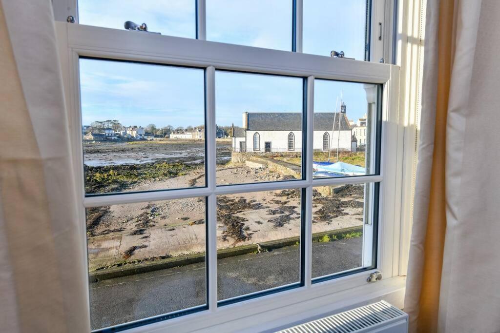 3 Bedroom Townhouse Right On The Harbour Isle of Whithorn Exterior photo