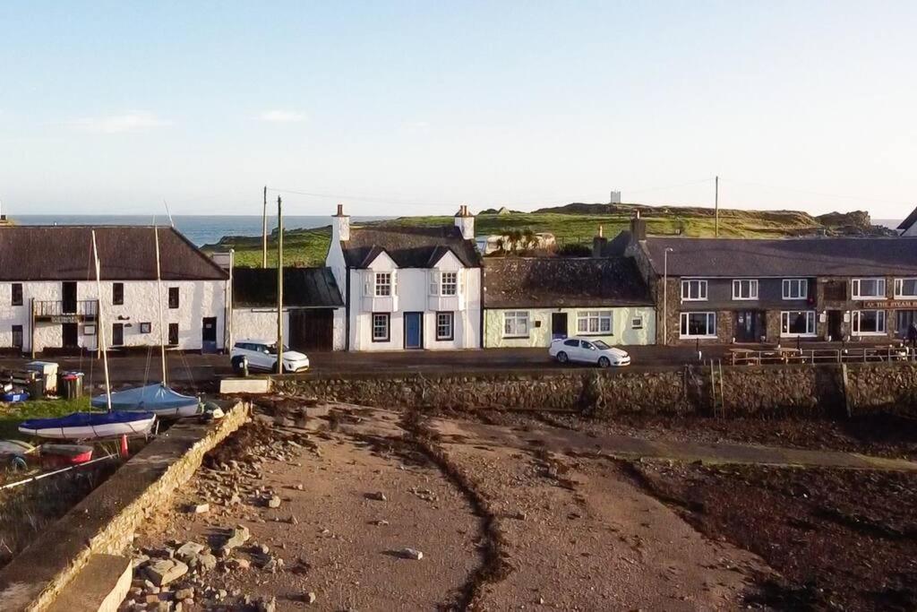 3 Bedroom Townhouse Right On The Harbour Isle of Whithorn Exterior photo