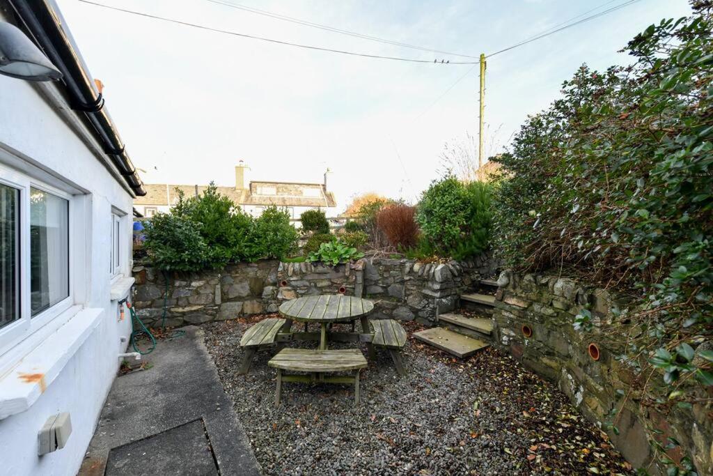 3 Bedroom Townhouse Right On The Harbour Isle of Whithorn Exterior photo