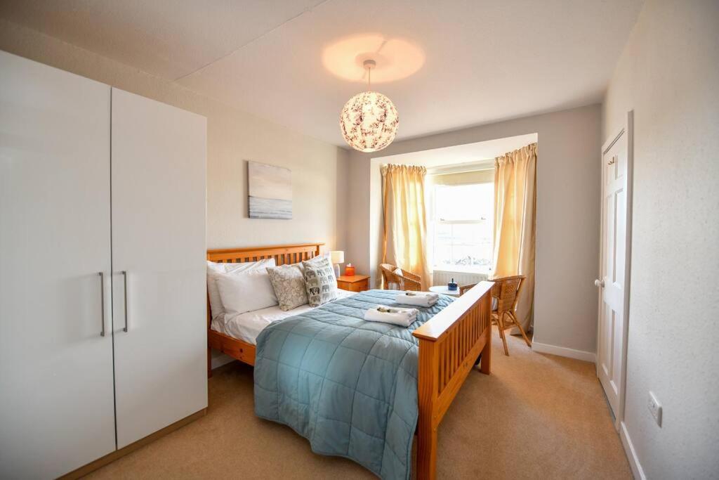 3 Bedroom Townhouse Right On The Harbour Isle of Whithorn Exterior photo