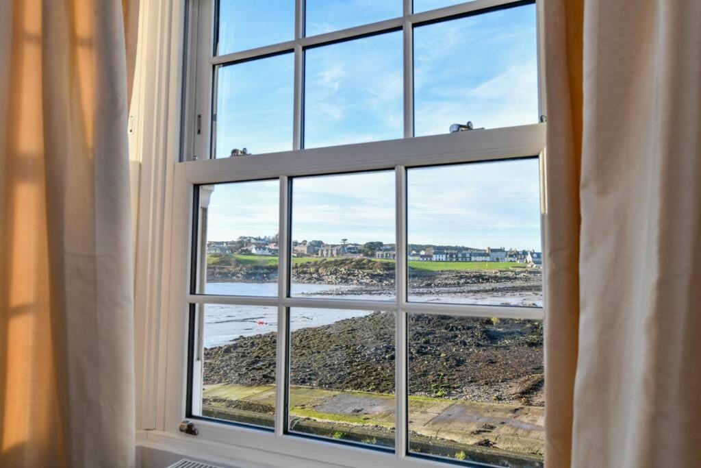 3 Bedroom Townhouse Right On The Harbour Isle of Whithorn Exterior photo
