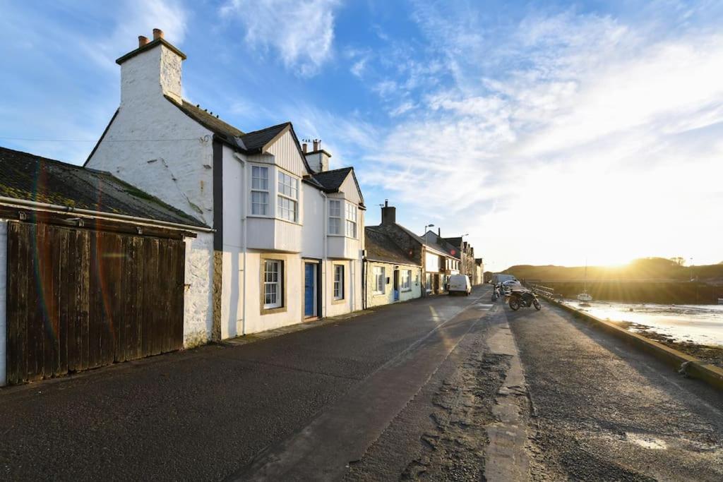 3 Bedroom Townhouse Right On The Harbour Isle of Whithorn Exterior photo