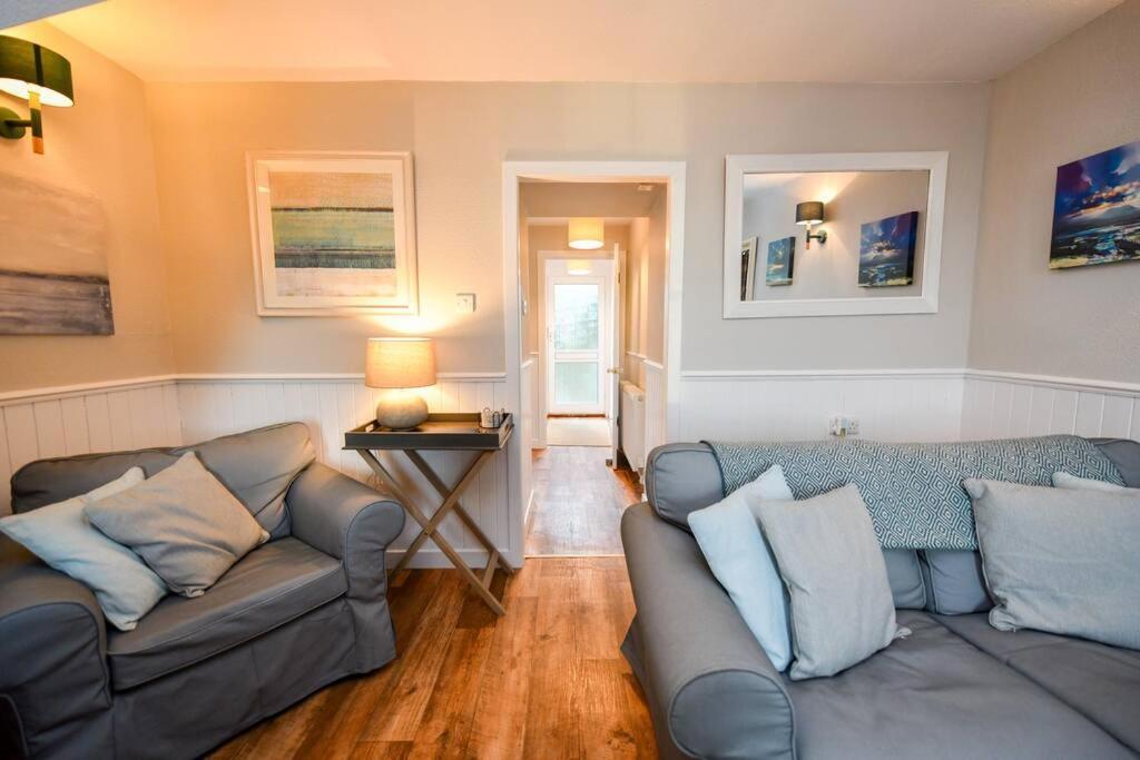 3 Bedroom Townhouse Right On The Harbour Isle of Whithorn Exterior photo