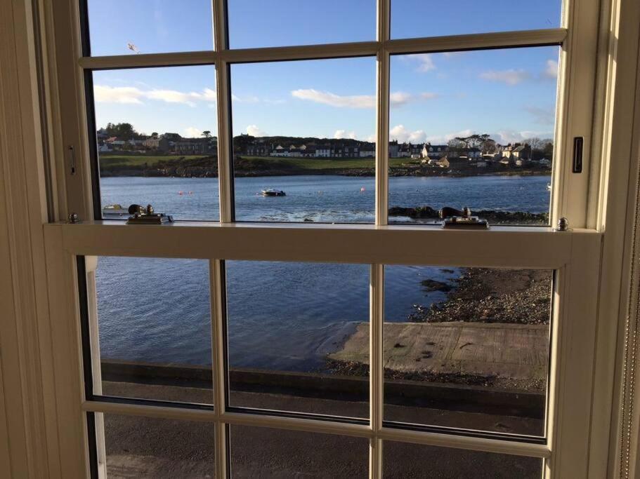 3 Bedroom Townhouse Right On The Harbour Isle of Whithorn Exterior photo