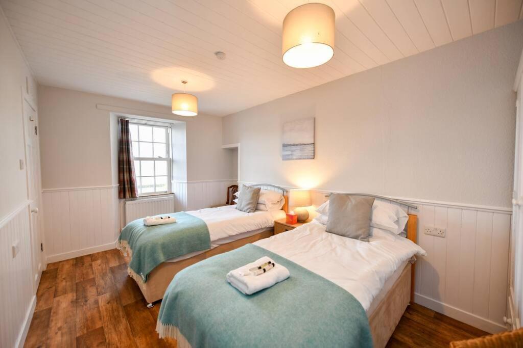 3 Bedroom Townhouse Right On The Harbour Isle of Whithorn Exterior photo