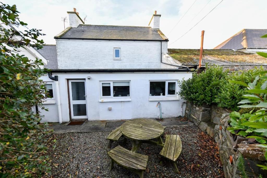 3 Bedroom Townhouse Right On The Harbour Isle of Whithorn Exterior photo