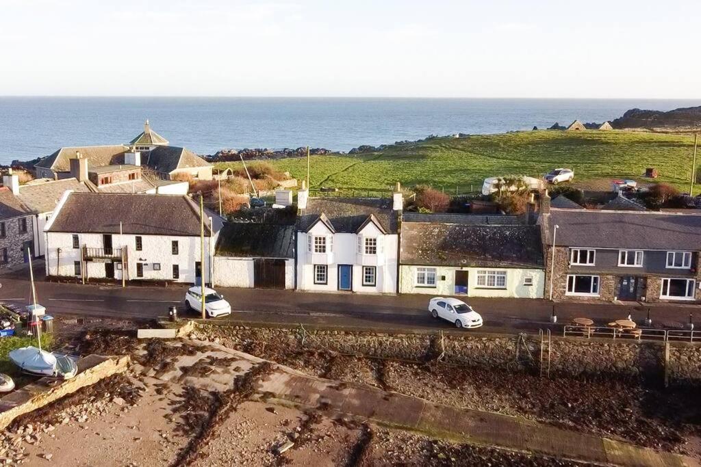 3 Bedroom Townhouse Right On The Harbour Isle of Whithorn Exterior photo